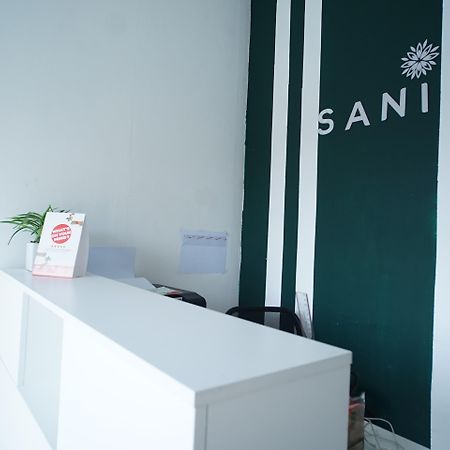 RedDoorz At Sani Guest House Balikpapan  Exterior foto