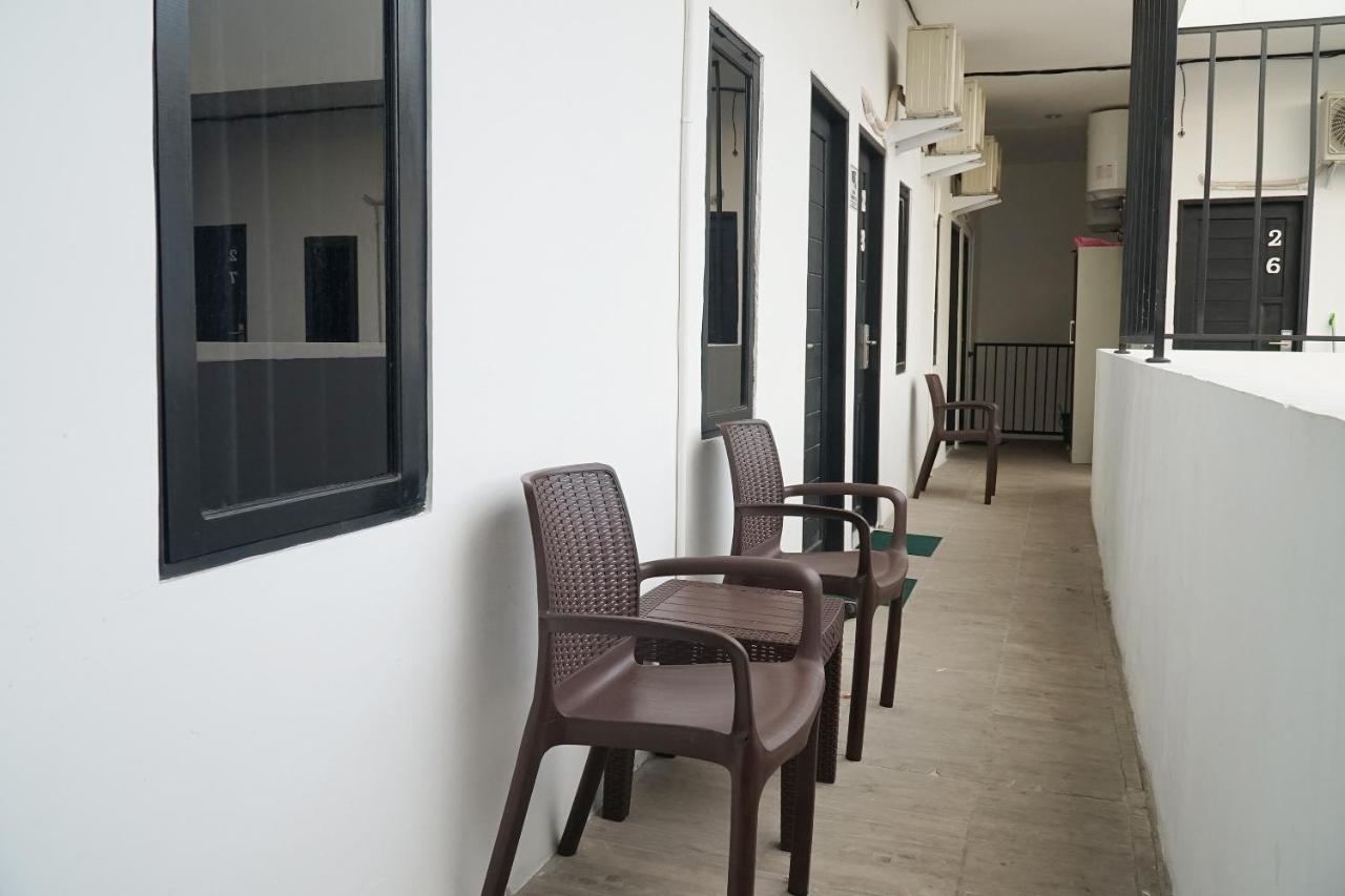 RedDoorz At Sani Guest House Balikpapan  Exterior foto