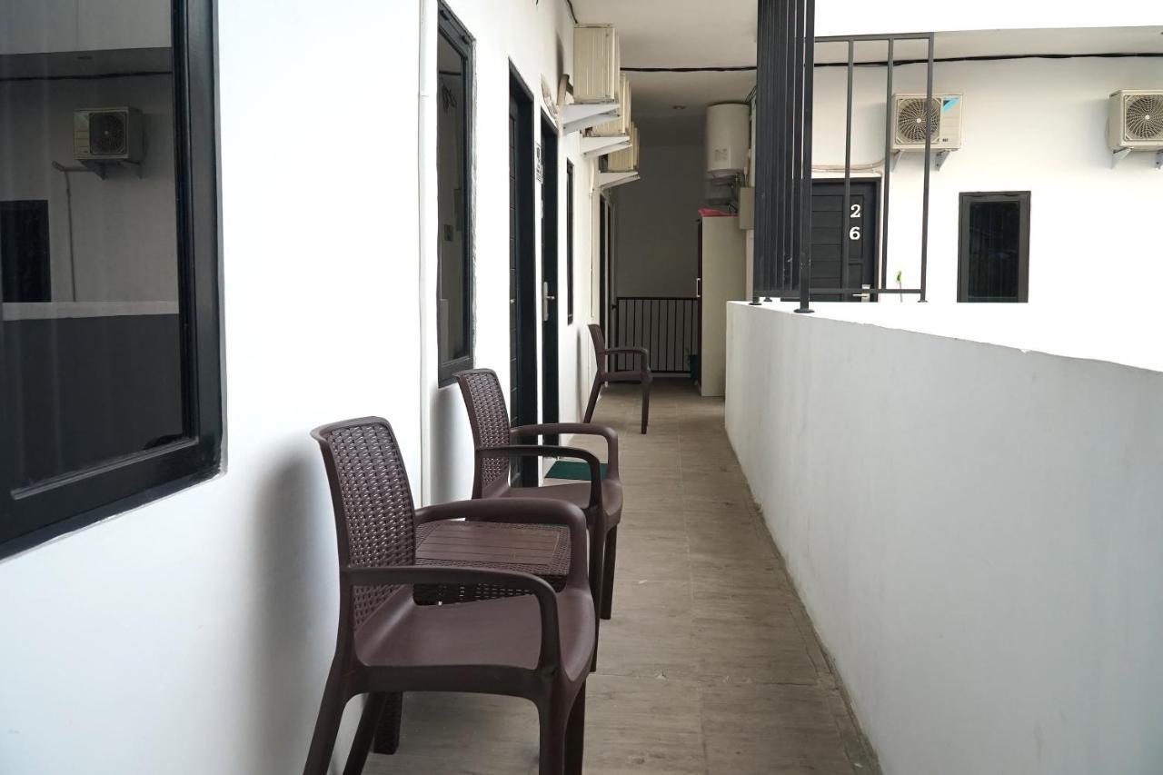 RedDoorz At Sani Guest House Balikpapan  Exterior foto