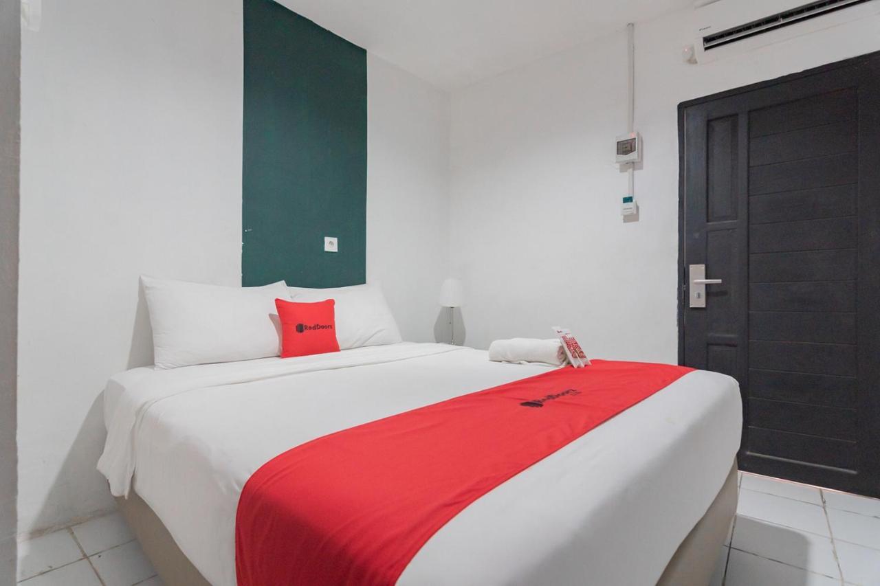 RedDoorz At Sani Guest House Balikpapan  Exterior foto