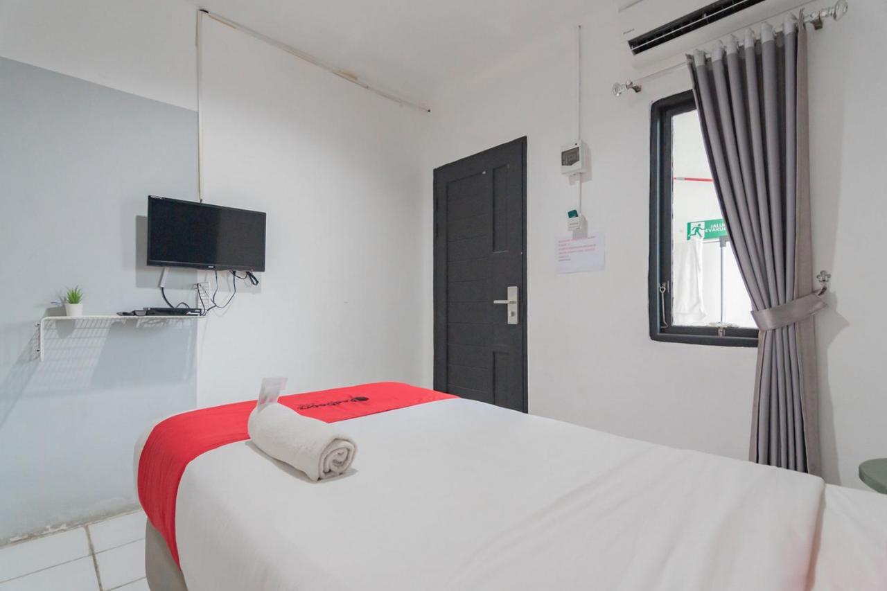 RedDoorz At Sani Guest House Balikpapan  Exterior foto