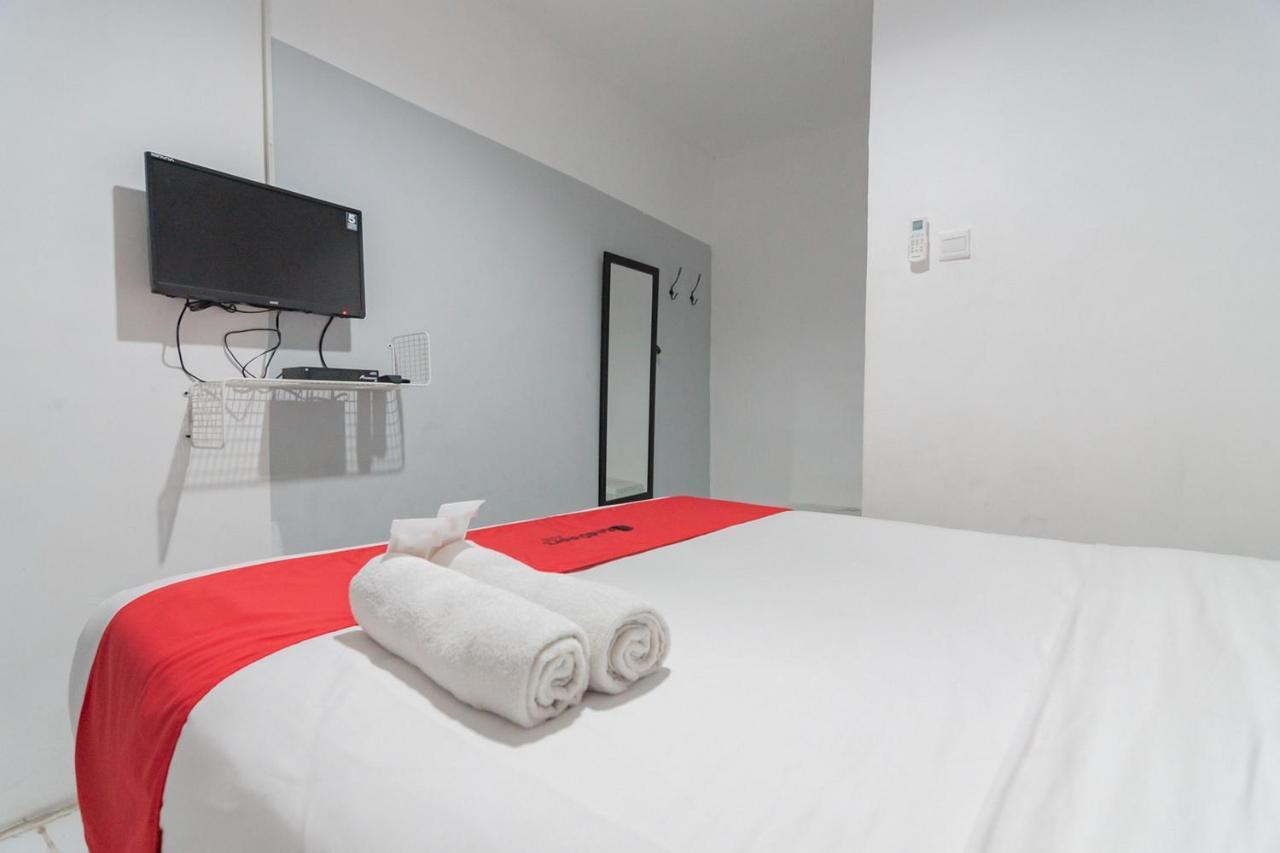 RedDoorz At Sani Guest House Balikpapan  Exterior foto