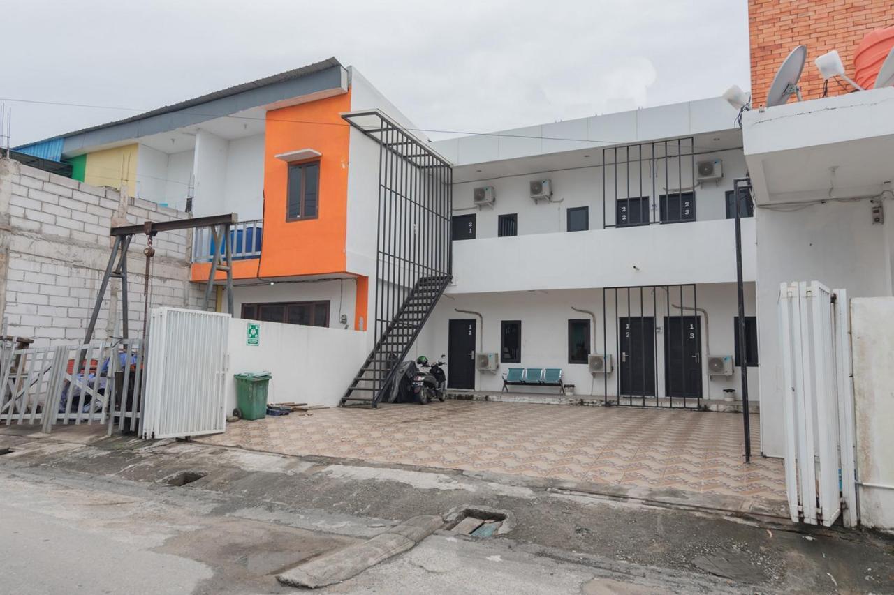 RedDoorz At Sani Guest House Balikpapan  Exterior foto