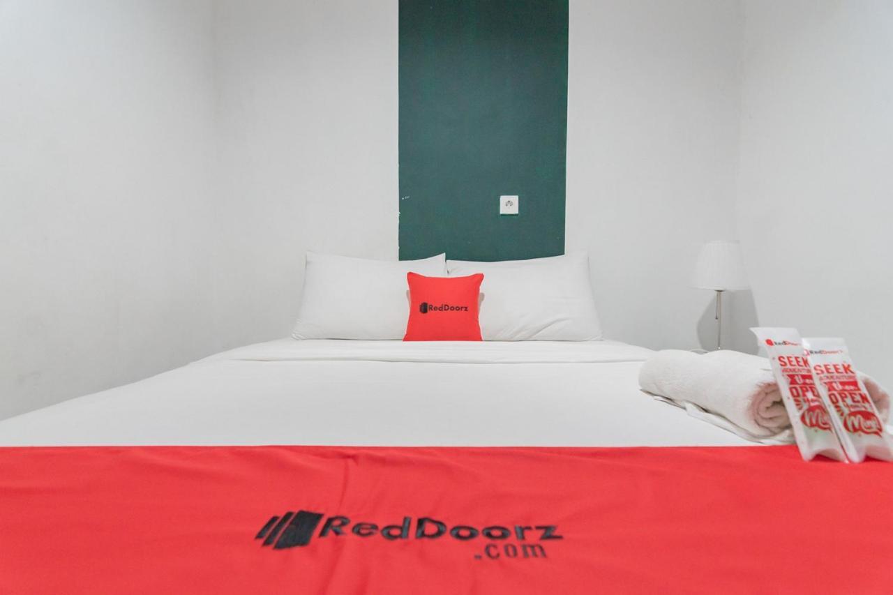 RedDoorz At Sani Guest House Balikpapan  Exterior foto