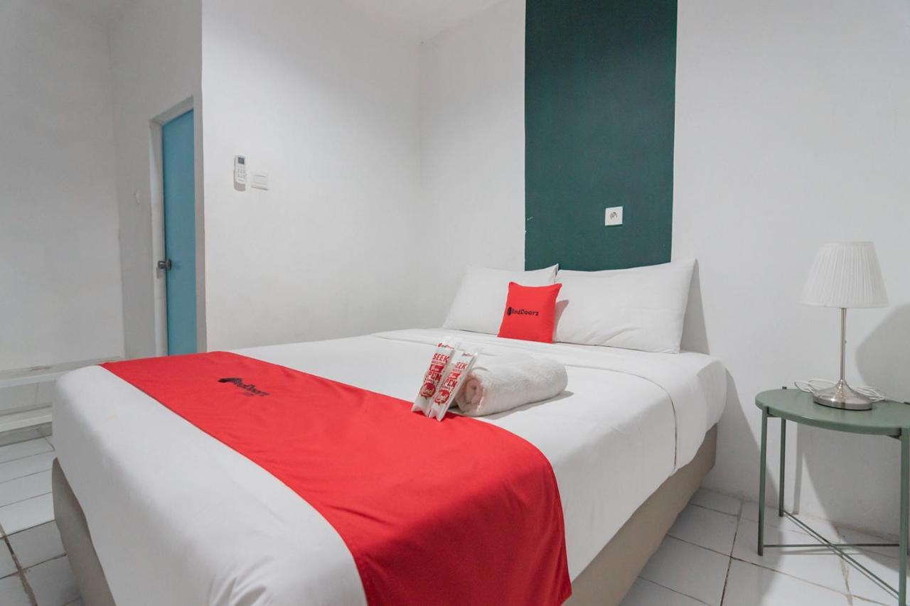 RedDoorz At Sani Guest House Balikpapan  Exterior foto