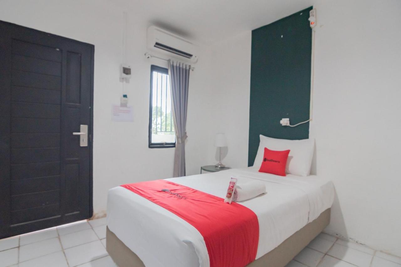 RedDoorz At Sani Guest House Balikpapan  Exterior foto