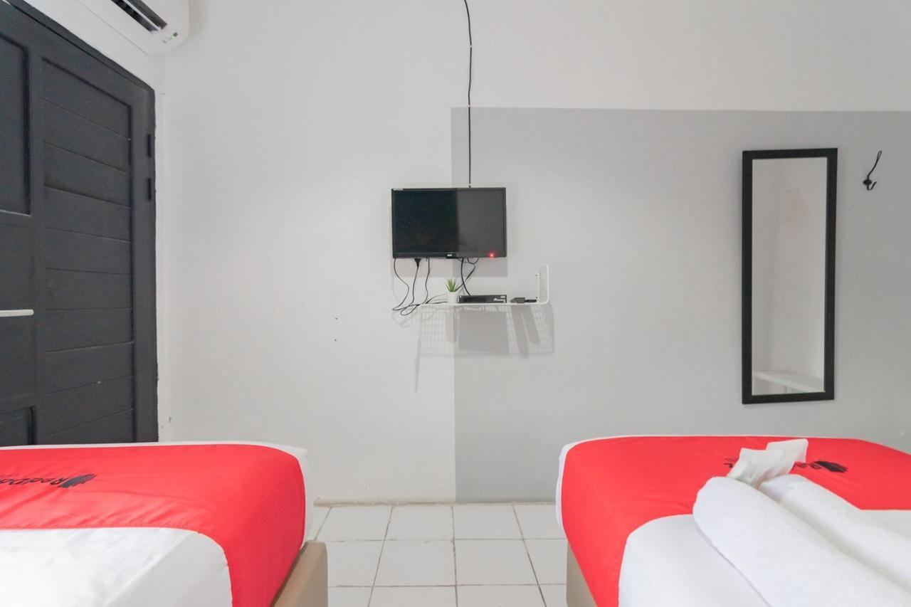 RedDoorz At Sani Guest House Balikpapan  Exterior foto