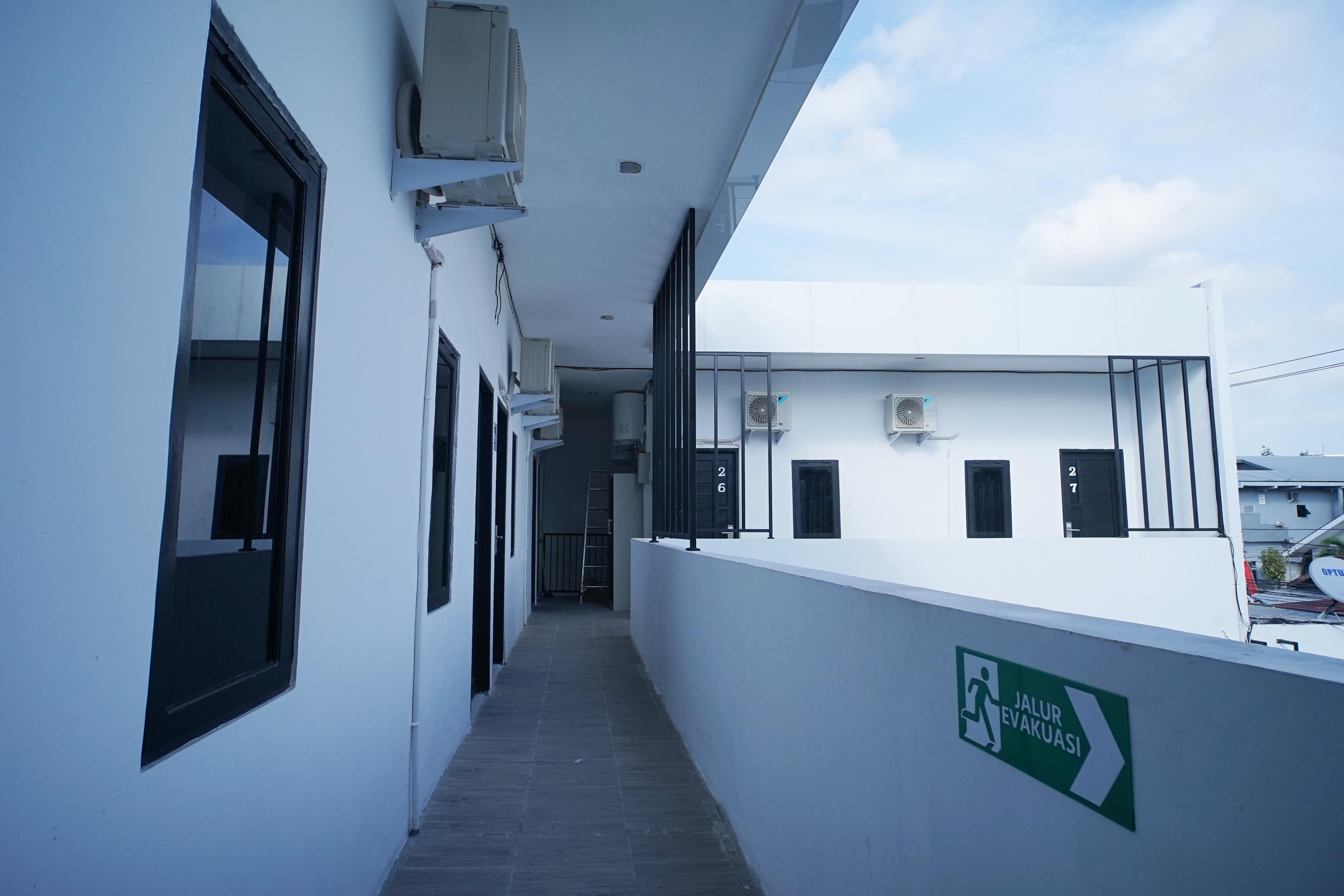 RedDoorz At Sani Guest House Balikpapan  Exterior foto