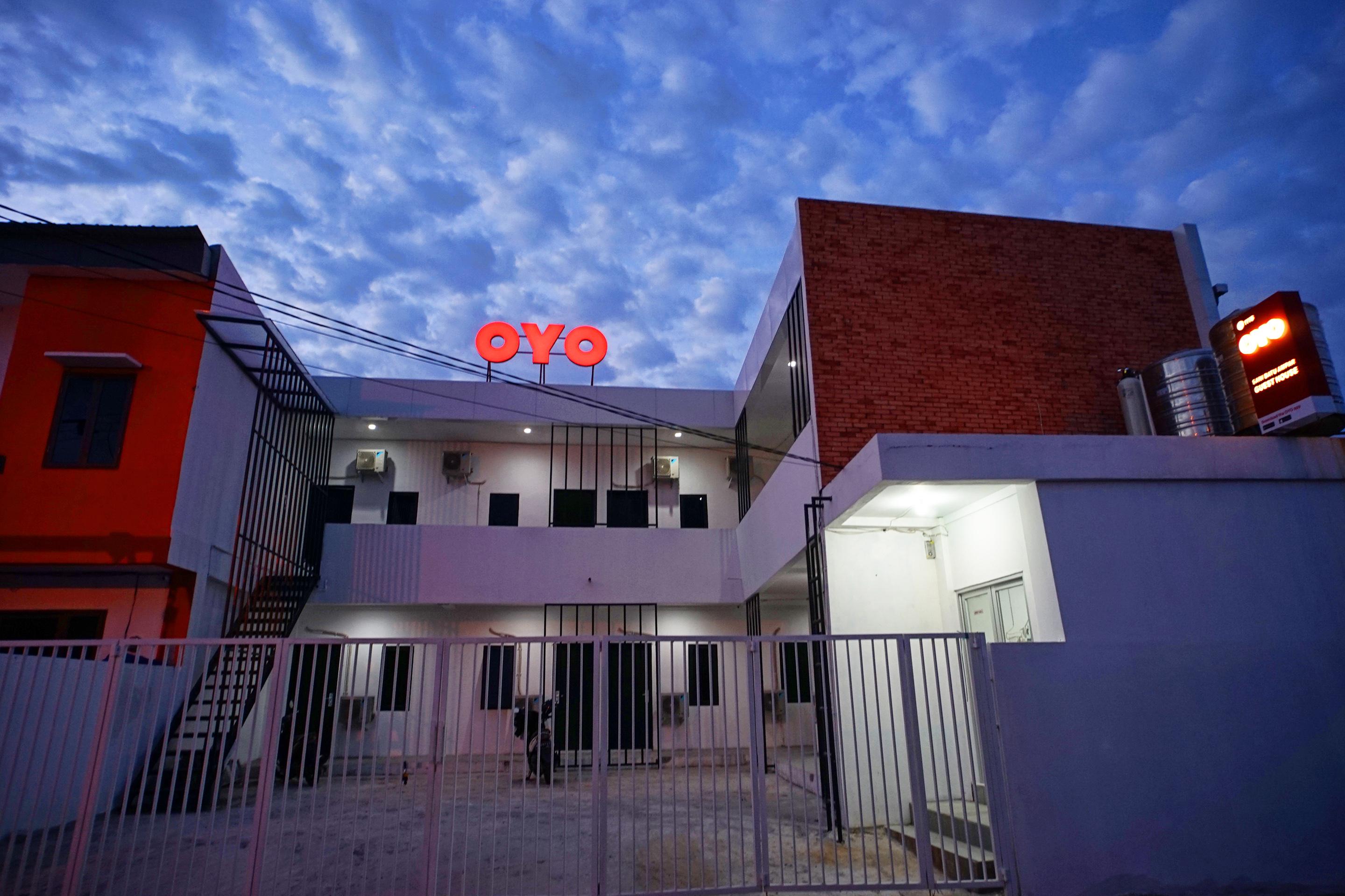 RedDoorz At Sani Guest House Balikpapan  Exterior foto
