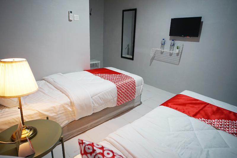 RedDoorz At Sani Guest House Balikpapan  Exterior foto